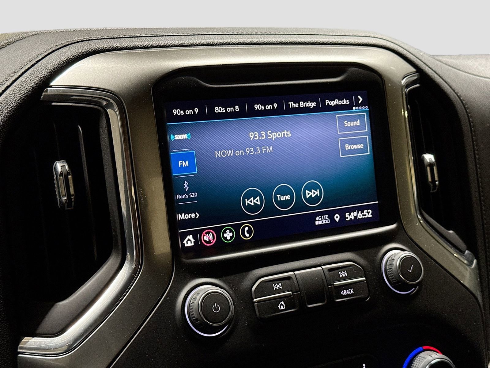 Used 2021 Chevrolet Silverado 1500 LT w/ Z71 Off-Road Package AWD/4WD image 17