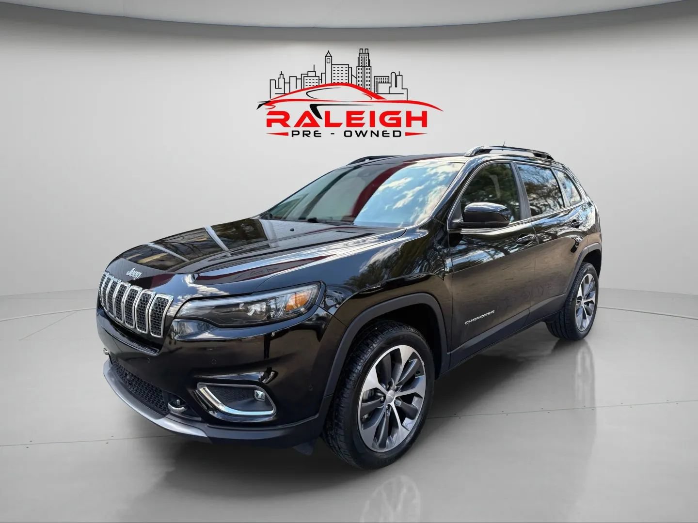 Used 2022 Jeep Cherokee Limited w/ Elite Package AWD/4WD image 2