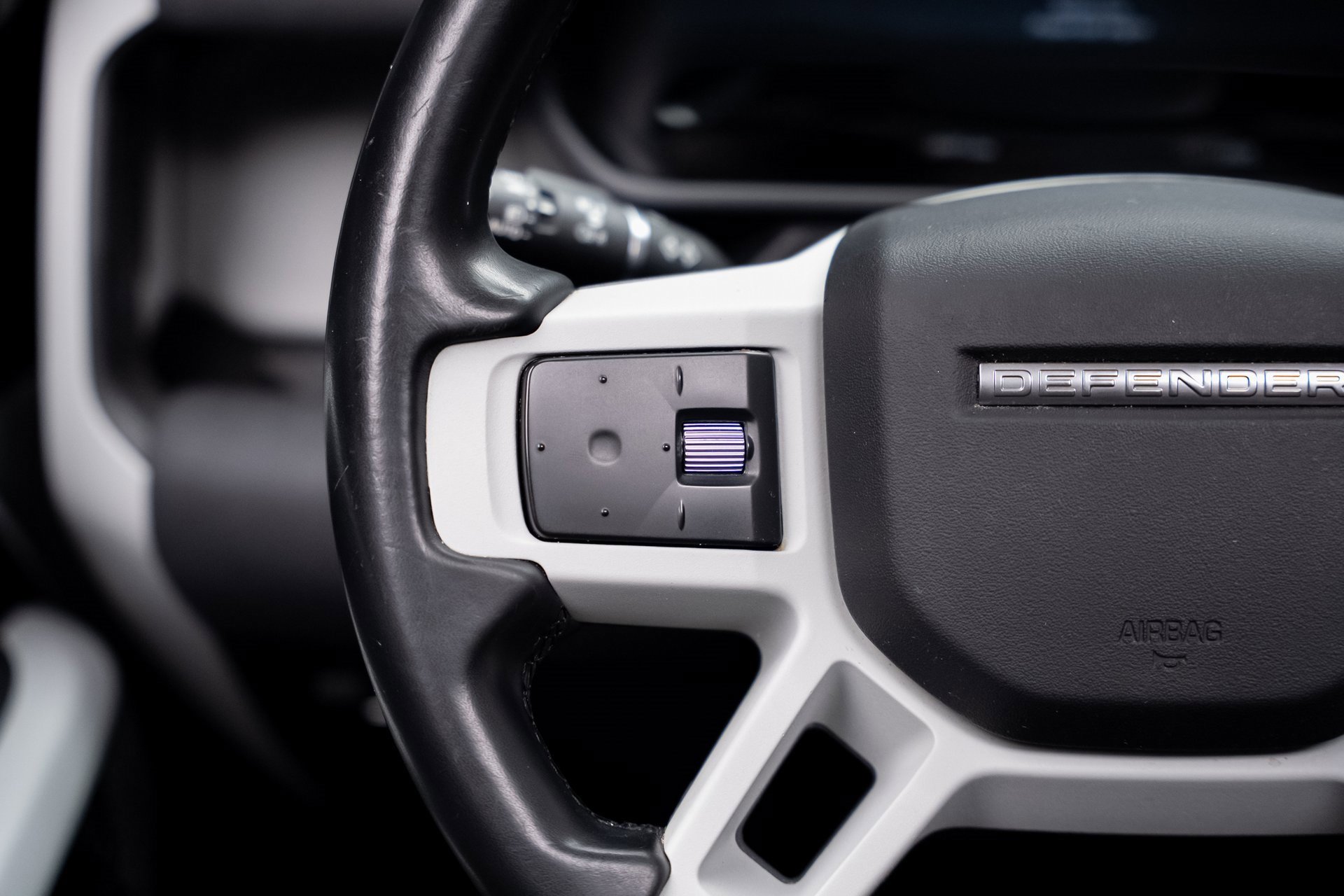 Used 2023 Land Rover Defender 130 SE image 46