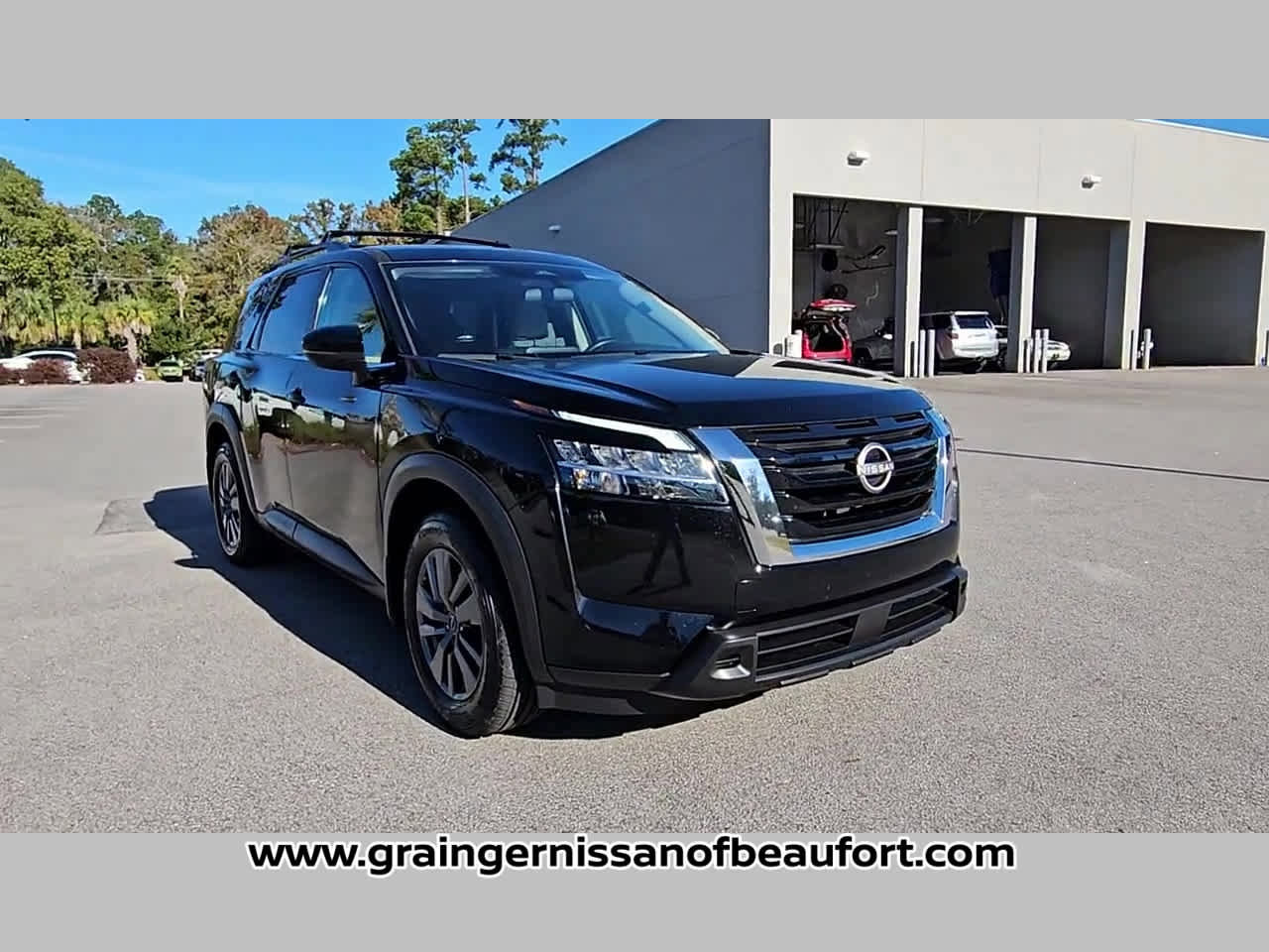 Used 2022 Nissan Pathfinder SV image 18