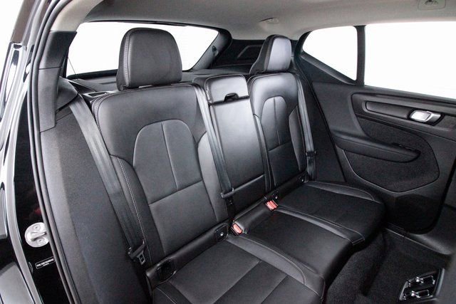 Certified 2025 Volvo XC40 B5 Plus image 25