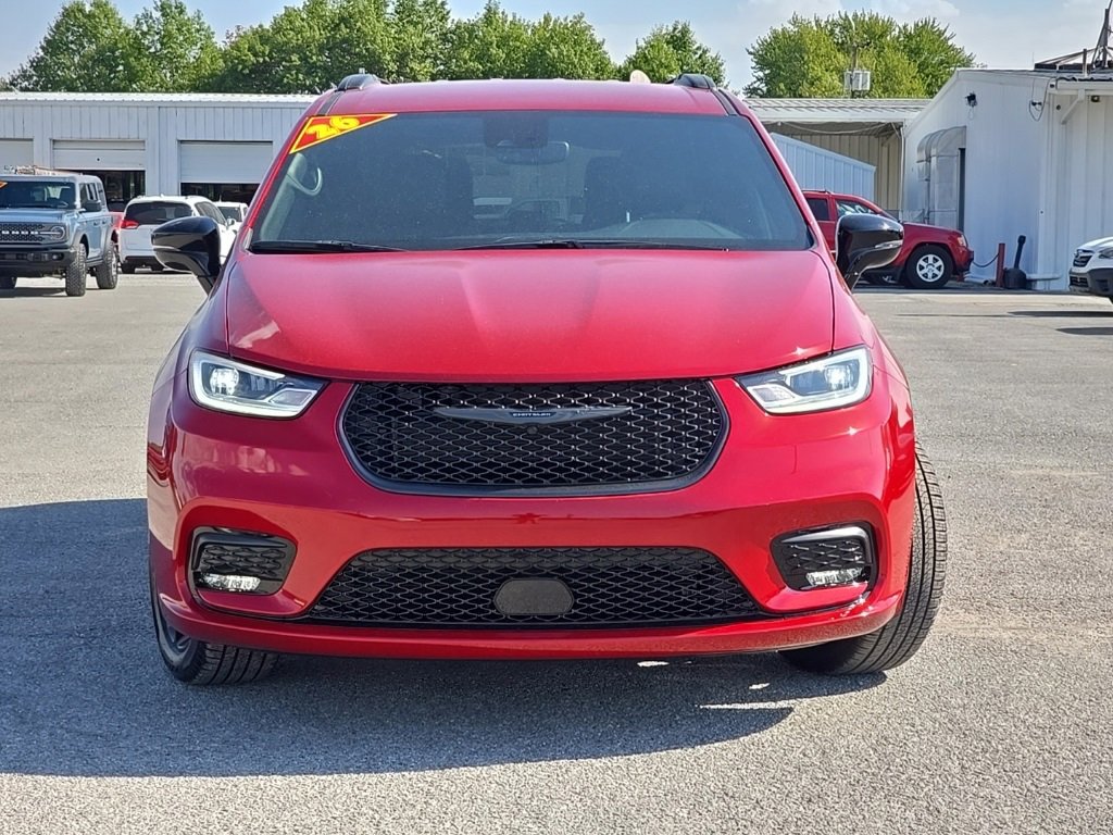 New 2026 Chrysler Pacifica Select image 2