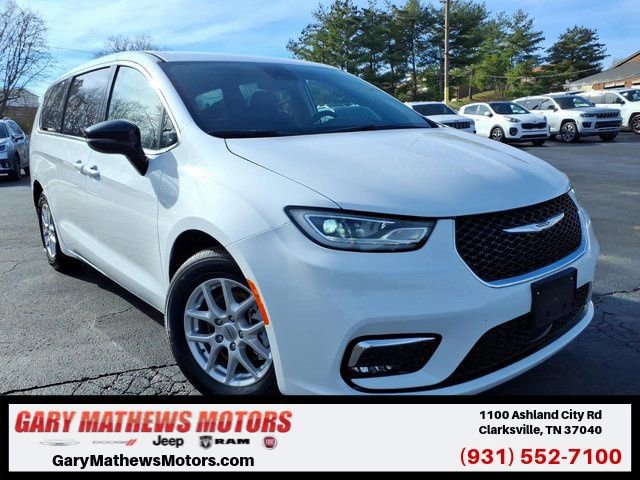 Used 2024 Chrysler Pacifica Touring-L image 1