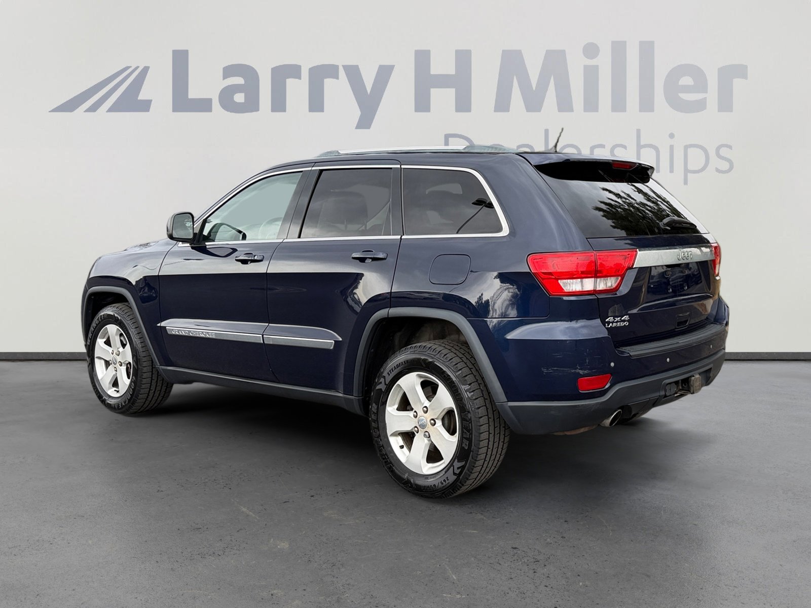 Used 2012 Jeep Grand Cherokee Laredo AWD/4WD image 3