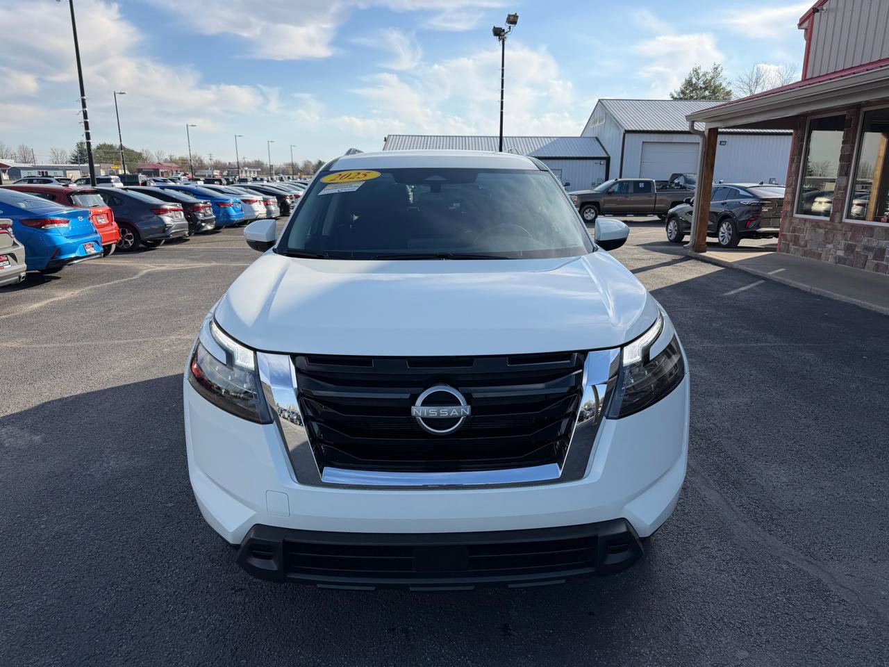 Used 2025 Nissan Pathfinder SV image 11