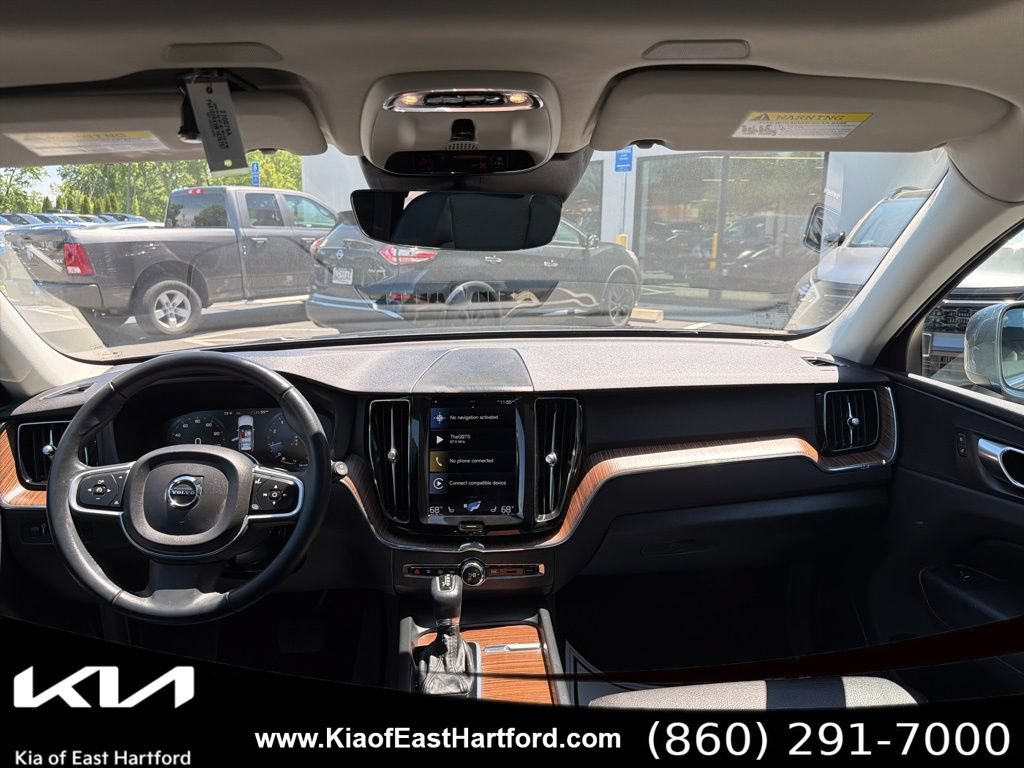 Used 2021 Volvo XC60 T5 Momentum AWD/4WD image 23
