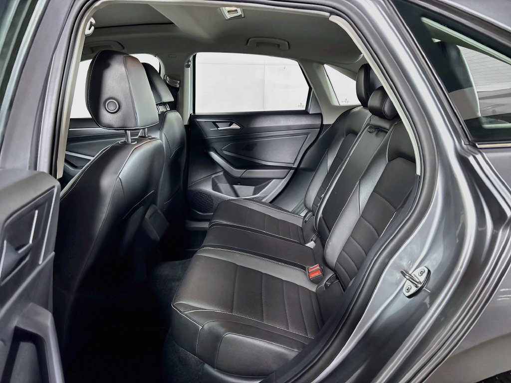 Used 2023 Volkswagen Jetta SE w/ Panoramic Sunroof Package FWD image 21