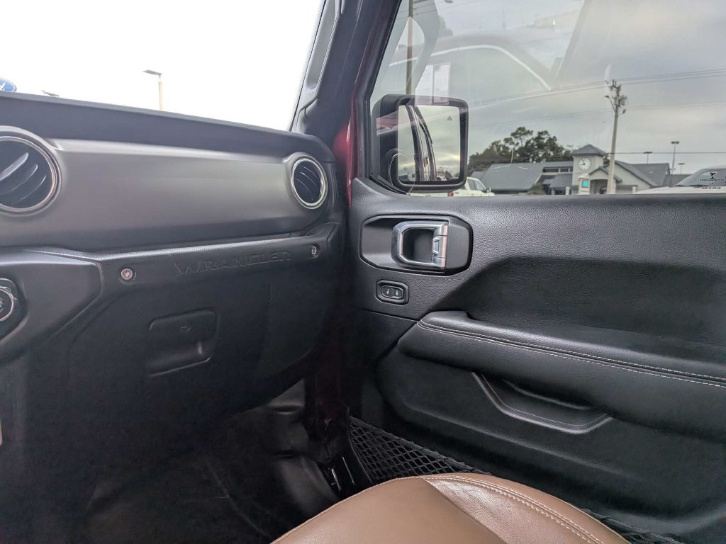 Used 2021 Jeep Wrangler Unlimited Rubicon AWD/4WD image 16