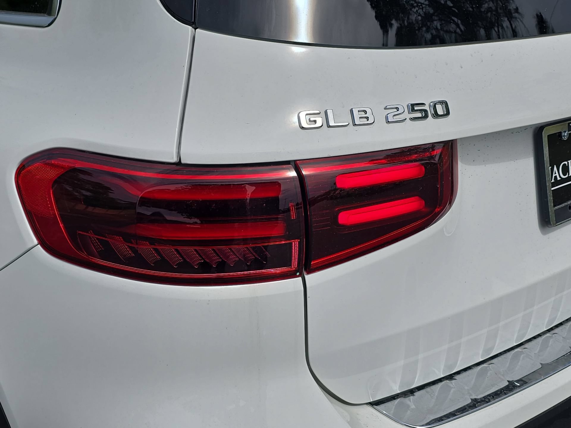 Used 2025 Mercedes-Benz GLB 250 image 33