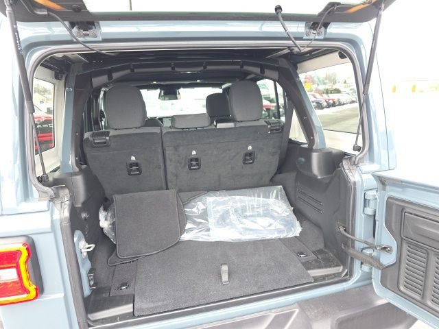 Used 2025 Jeep Wrangler Unlimited Sahara w/ Safety Group AWD/4WD image 45
