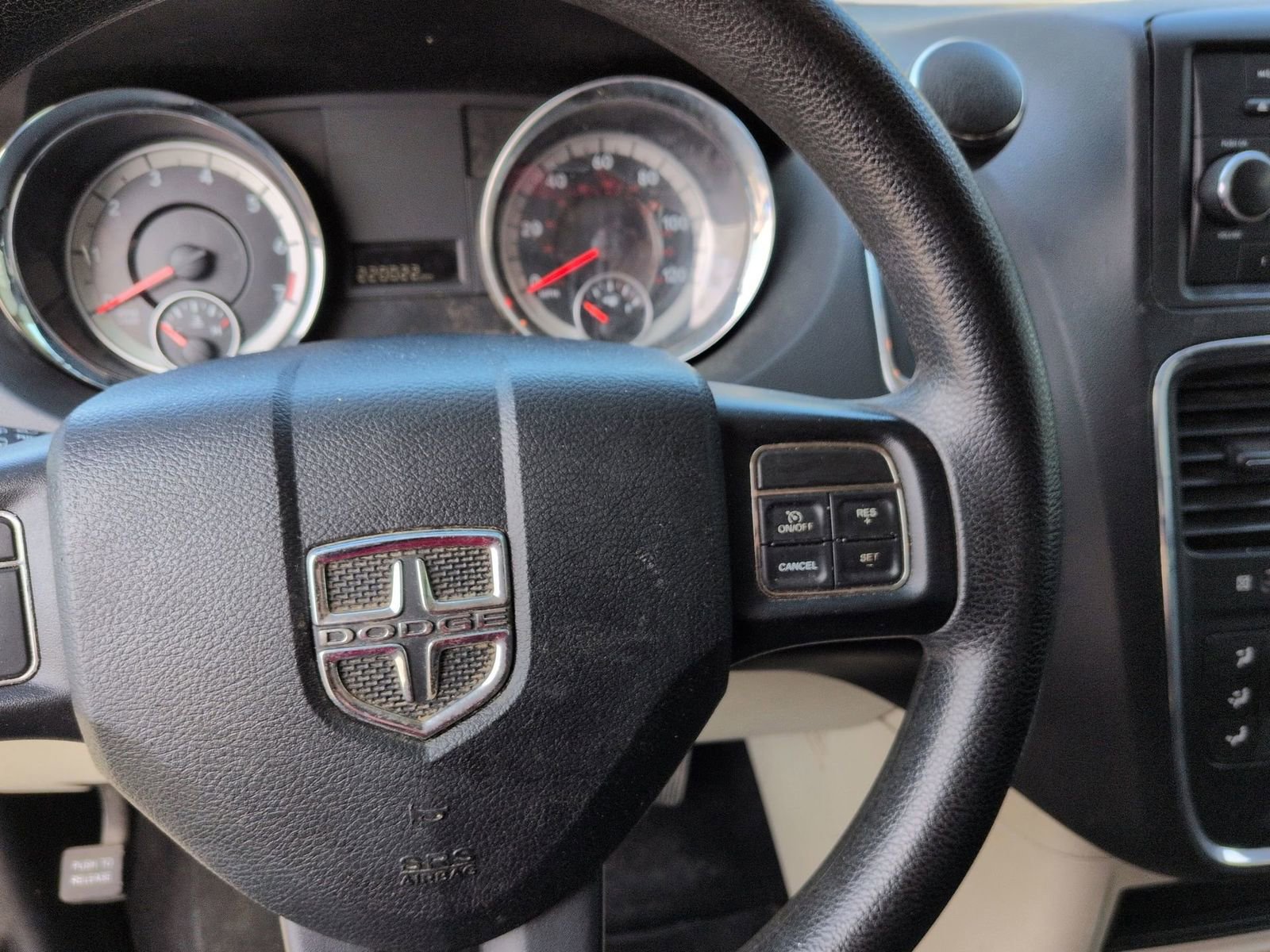 Used 2013 Dodge Grand Caravan SE image 30