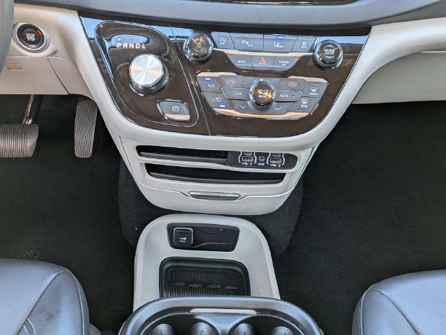 Used 2024 Chrysler Pacifica Touring-L FWD image 19