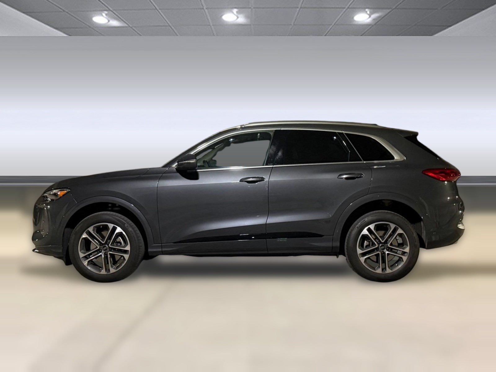 Certified 2025 Audi Q5 Premium w/ Convenience Package AWD/4WD image 2