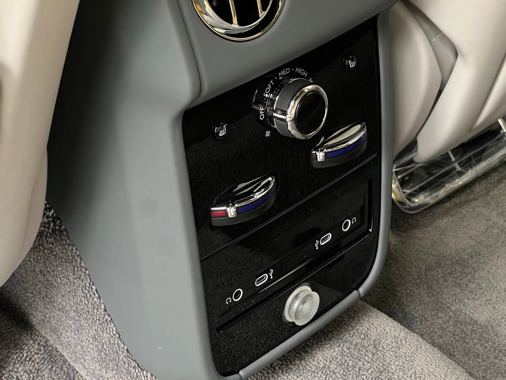 New 2026 Rolls-Royce Cullinan AWD/4WD image 26