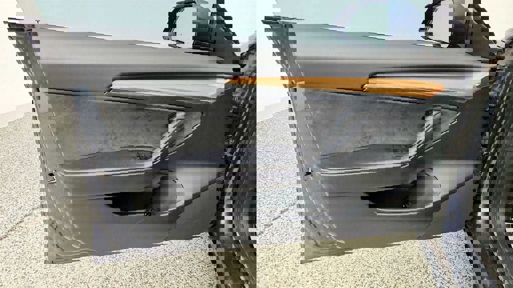 Used 2023 Tesla Model 3 Standard Range image 11