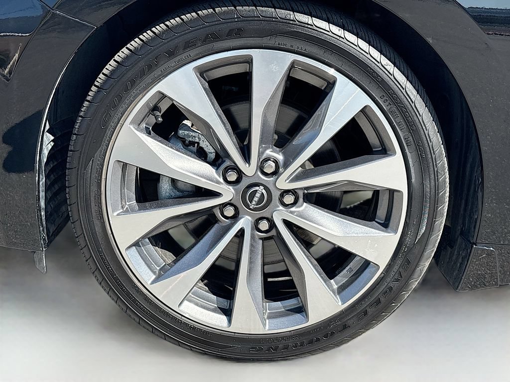 Used 2023 Nissan Maxima Platinum w/ Sport Mat Group FWD image 32