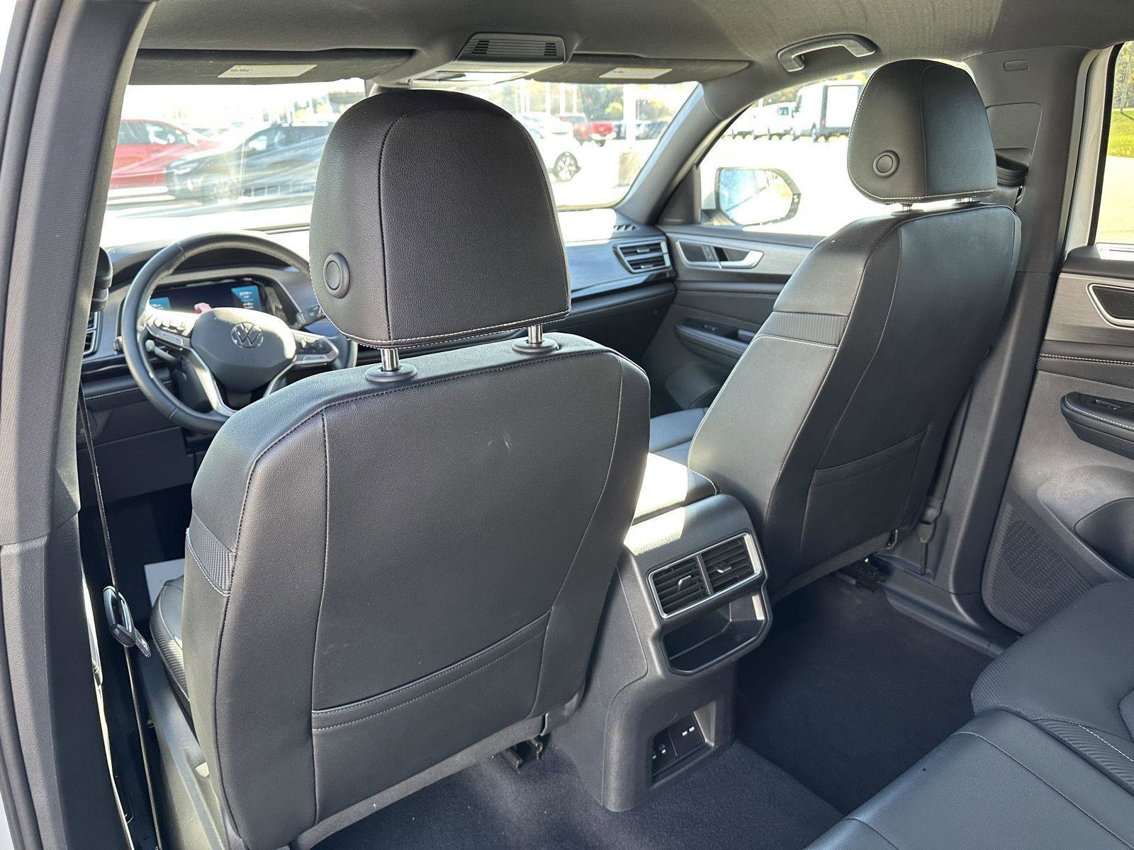 Used 2025 Volkswagen Atlas Cross Sport SE image 15