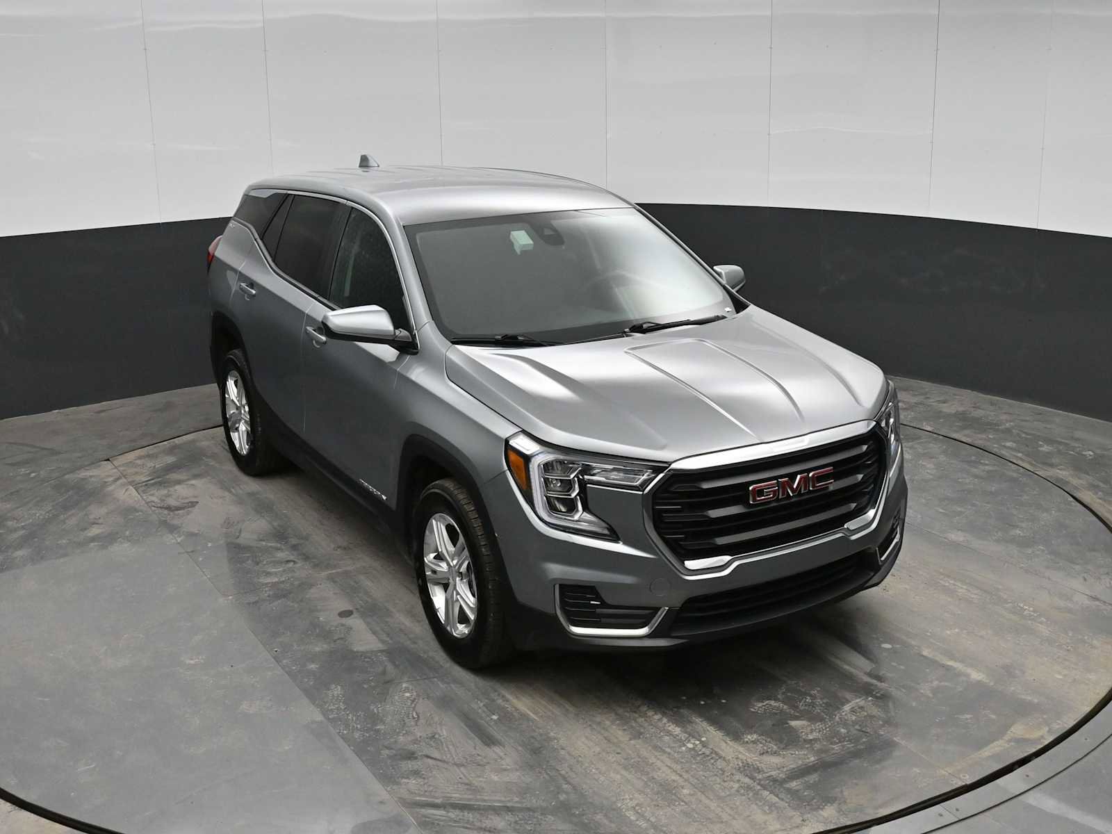 Used 2024 GMC Terrain SLE image 22