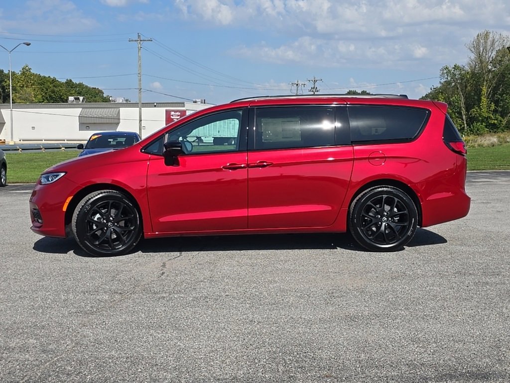 New 2026 Chrysler Pacifica Select image 4