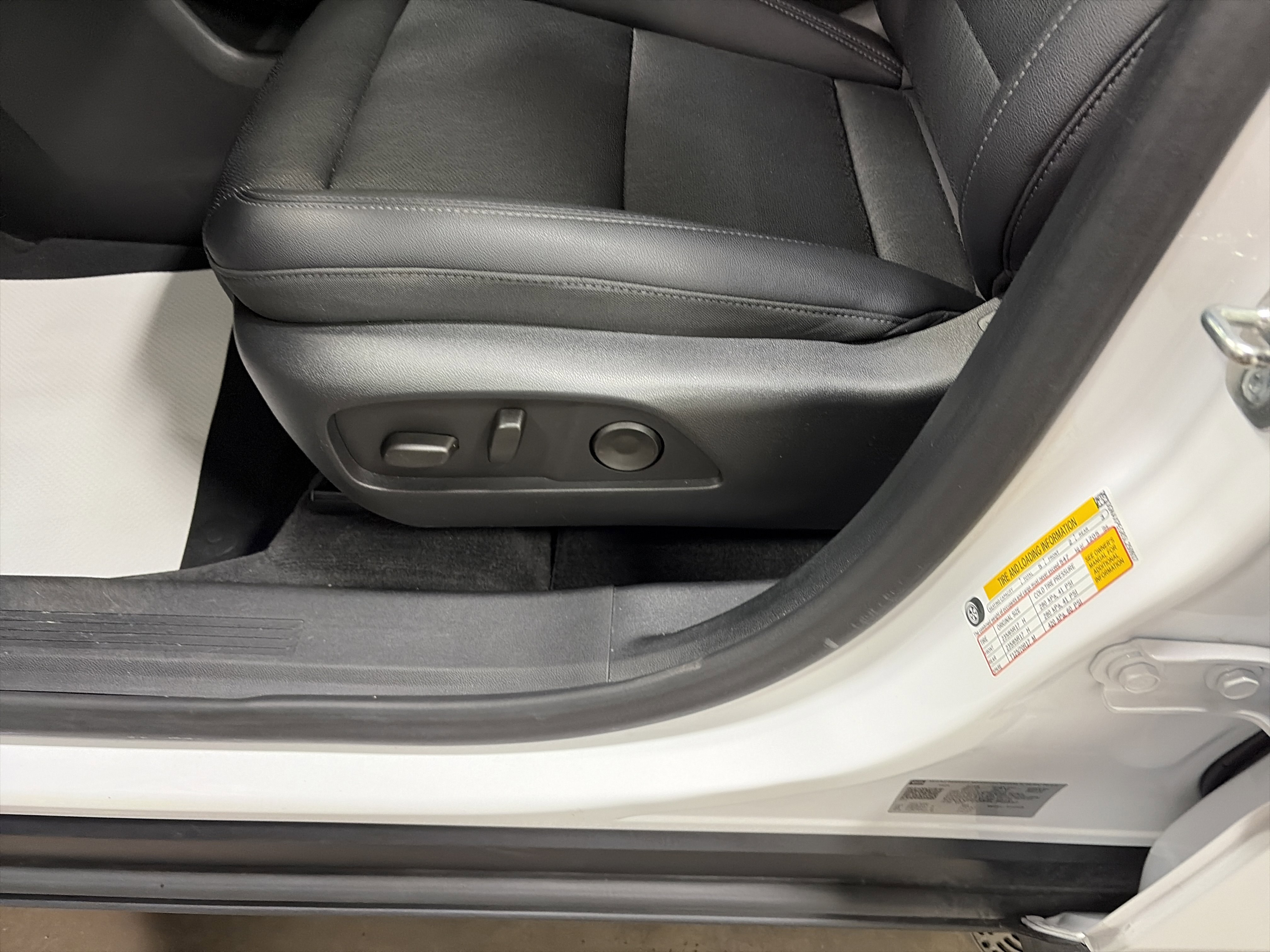 Used 2025 Chevrolet Equinox LT w/ Convenience Package II image 13