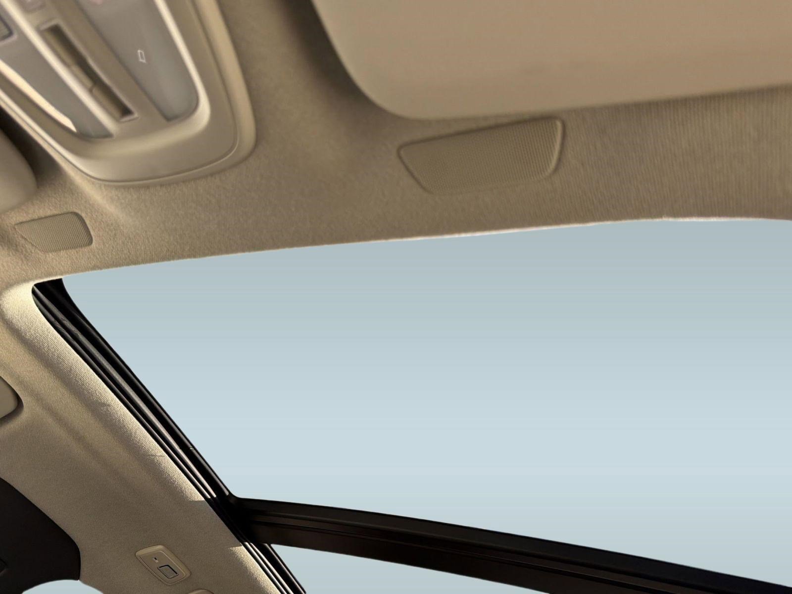 Used 2023 Volvo XC40 B5 Plus w/ Protection Package Premier image 16