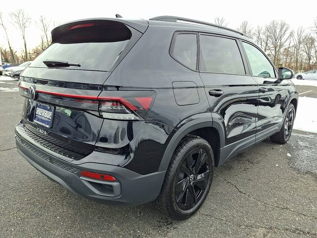 New 2026 Volkswagen Taos SE image 4