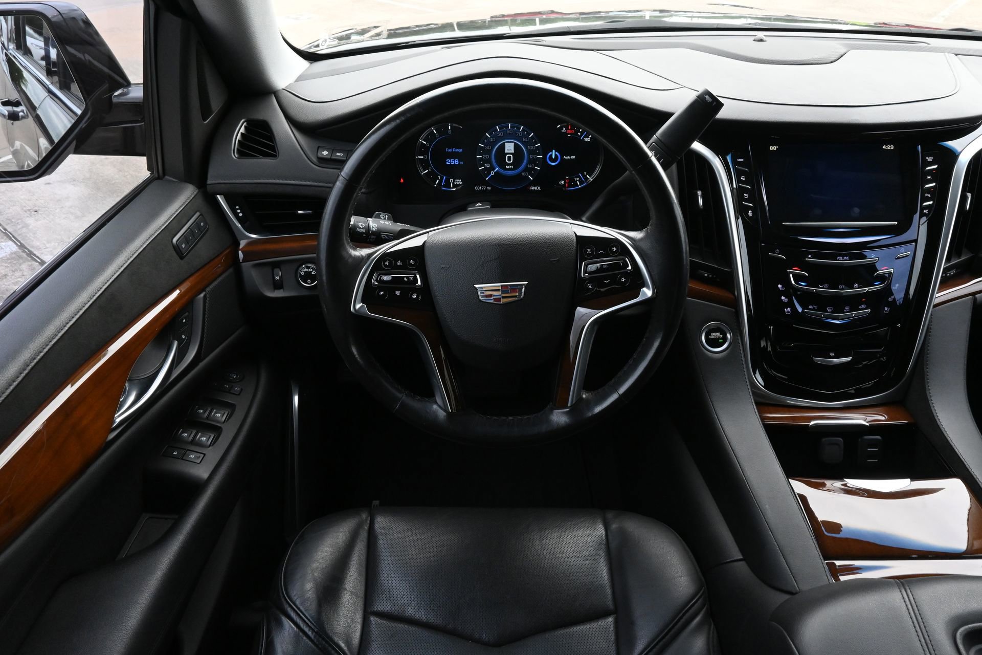 Used 2020 Cadillac Escalade Luxury AWD/4WD image 9