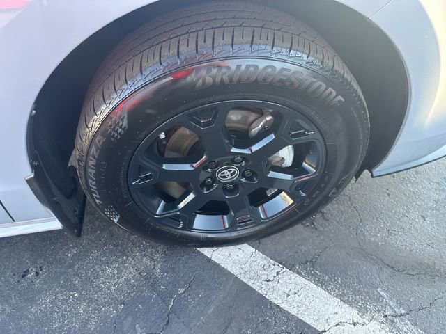 Used 2025 Toyota Sienna XLE Woodland Edition image 22