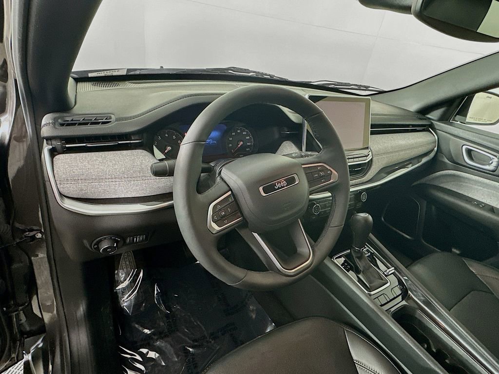 Used 2023 Jeep Compass Latitude image 16