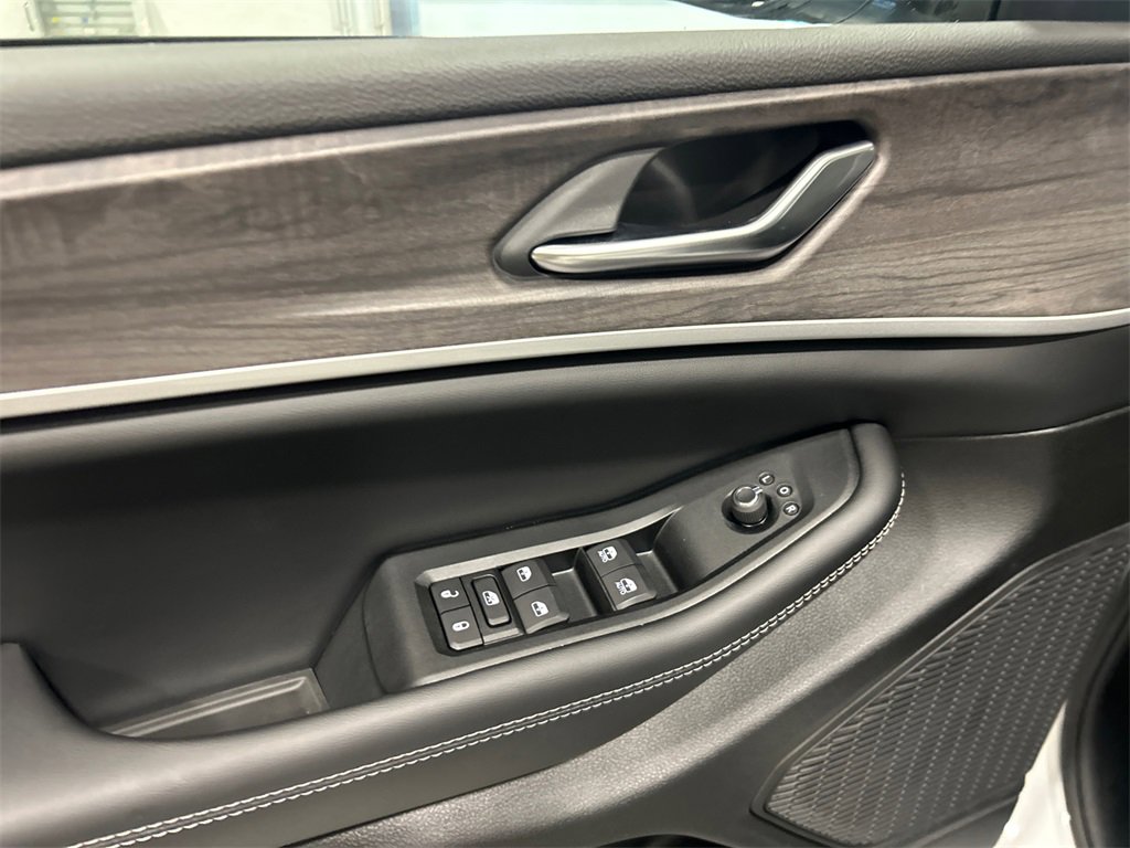 New 2026 Jeep Grand Cherokee Laredo image 14