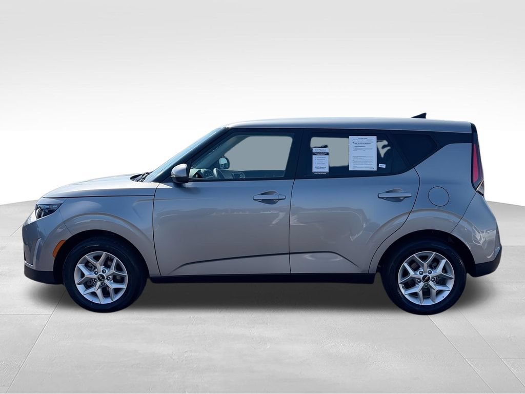 Used 2025 Kia Soul LX w/ LX Technology Package FWD image 5