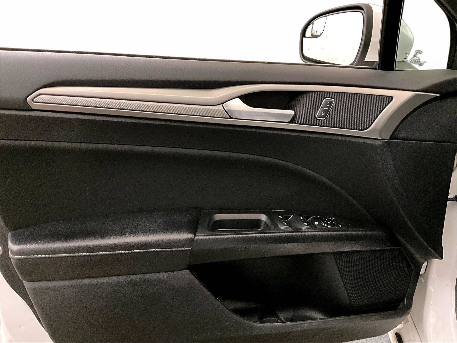 Used 2018 Ford Fusion SE w/ Fusion SE Technology Package image 22