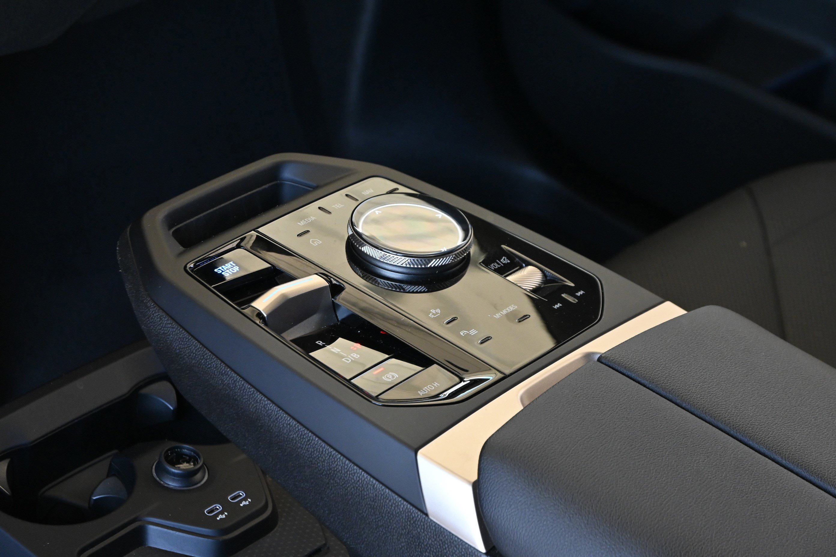 Certified 2025 BMW iX xDrive50 AWD/4WD image 36