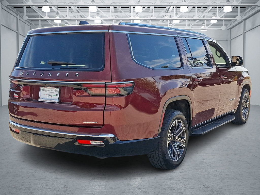 Used 2024 Jeep Wagoneer L Series II w/ Flexible Seating Group AWD/4WD image 5