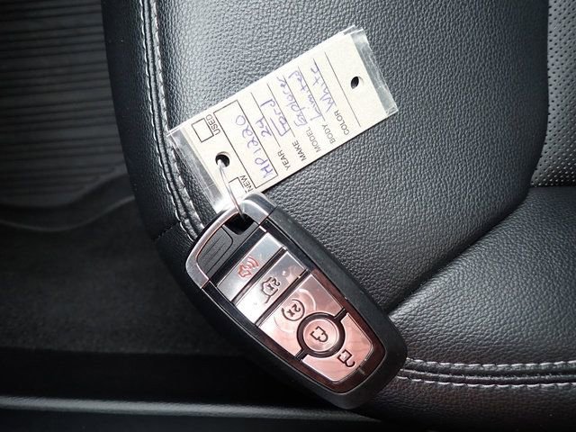 Used 2024 Ford Explorer Limited w/ Limited Technology Package AWD/4WD image 31