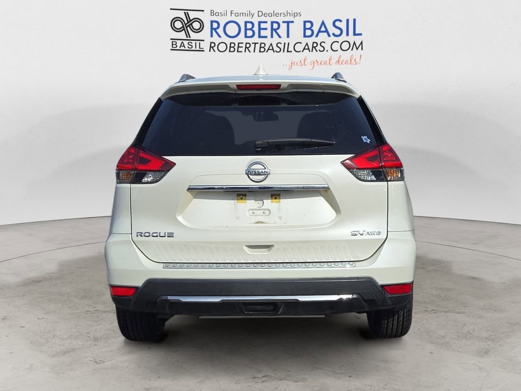 Used 2018 Nissan Rogue SV w/ Premium Package image 4