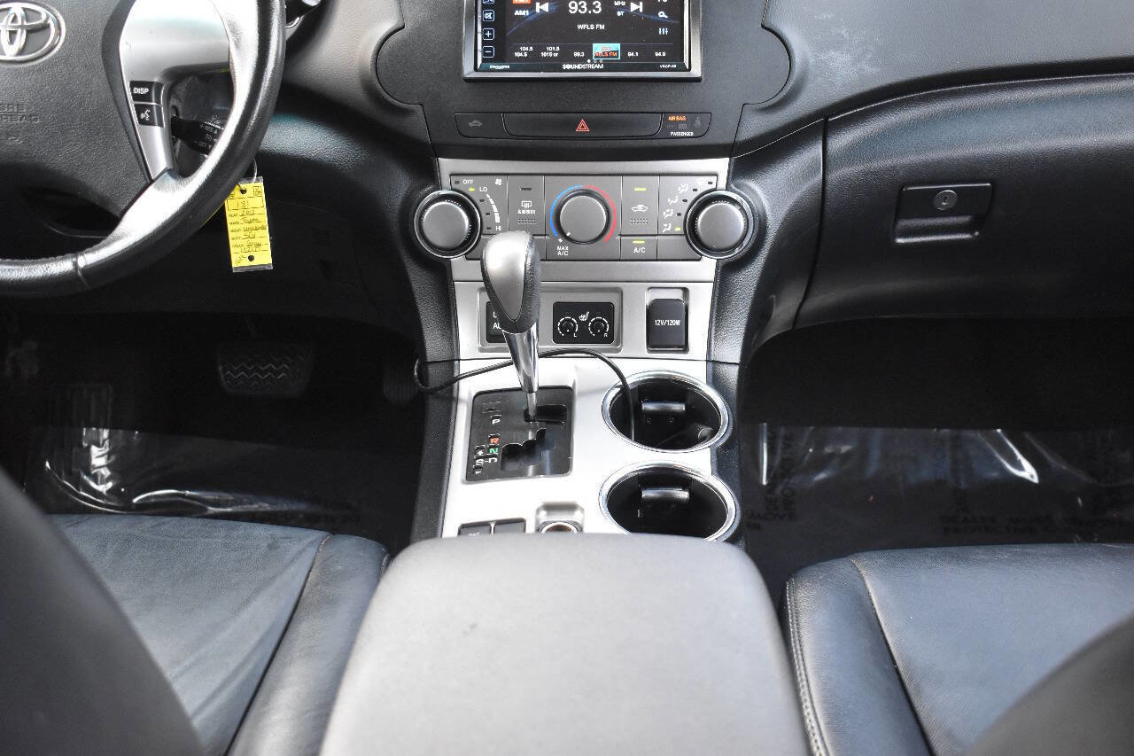 Used 2012 Toyota Highlander SE w/ Tow Pkg AWD/4WD image 30