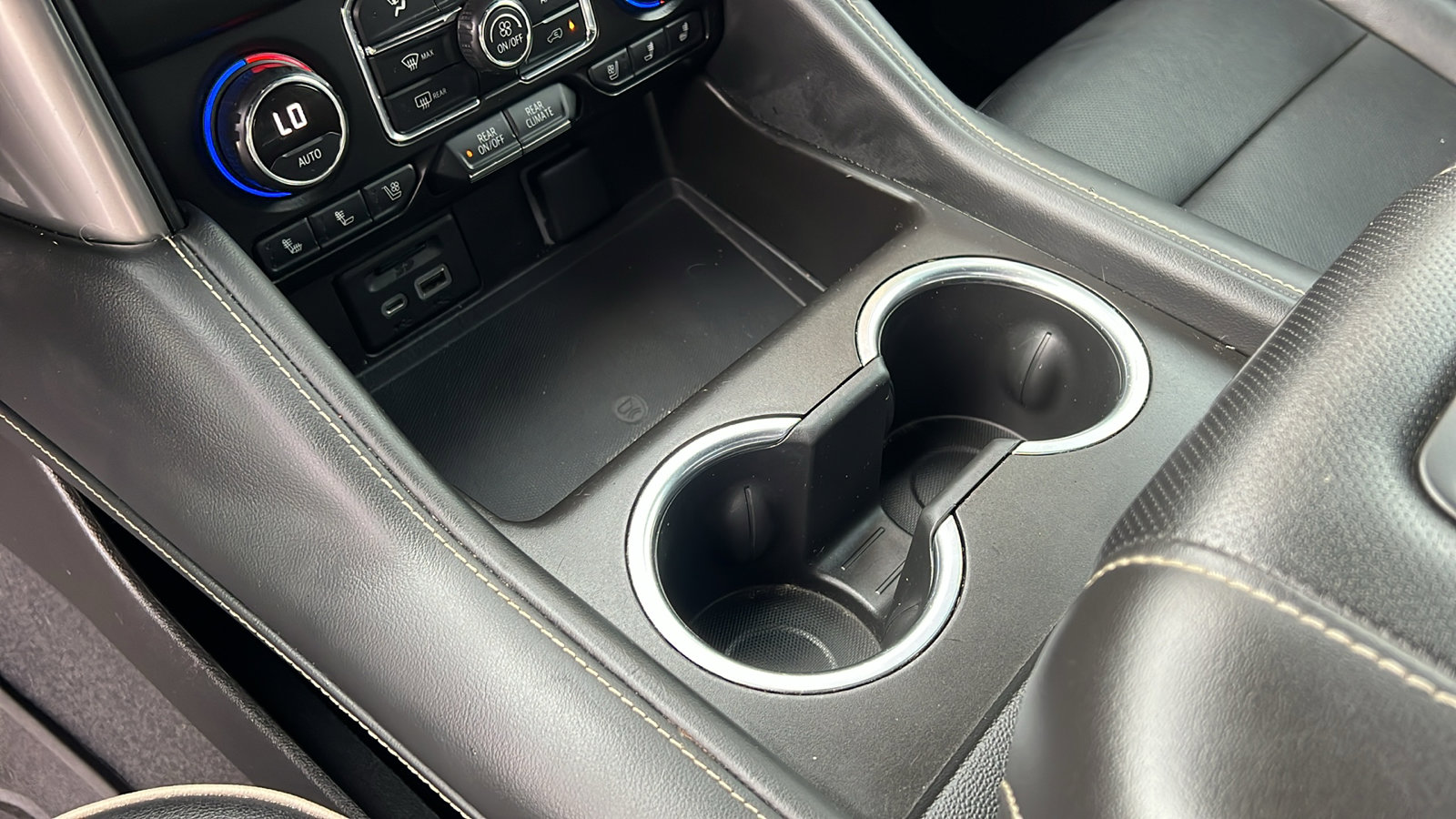 Used 2021 Chevrolet Tahoe Premier w/ Premium Package image 27