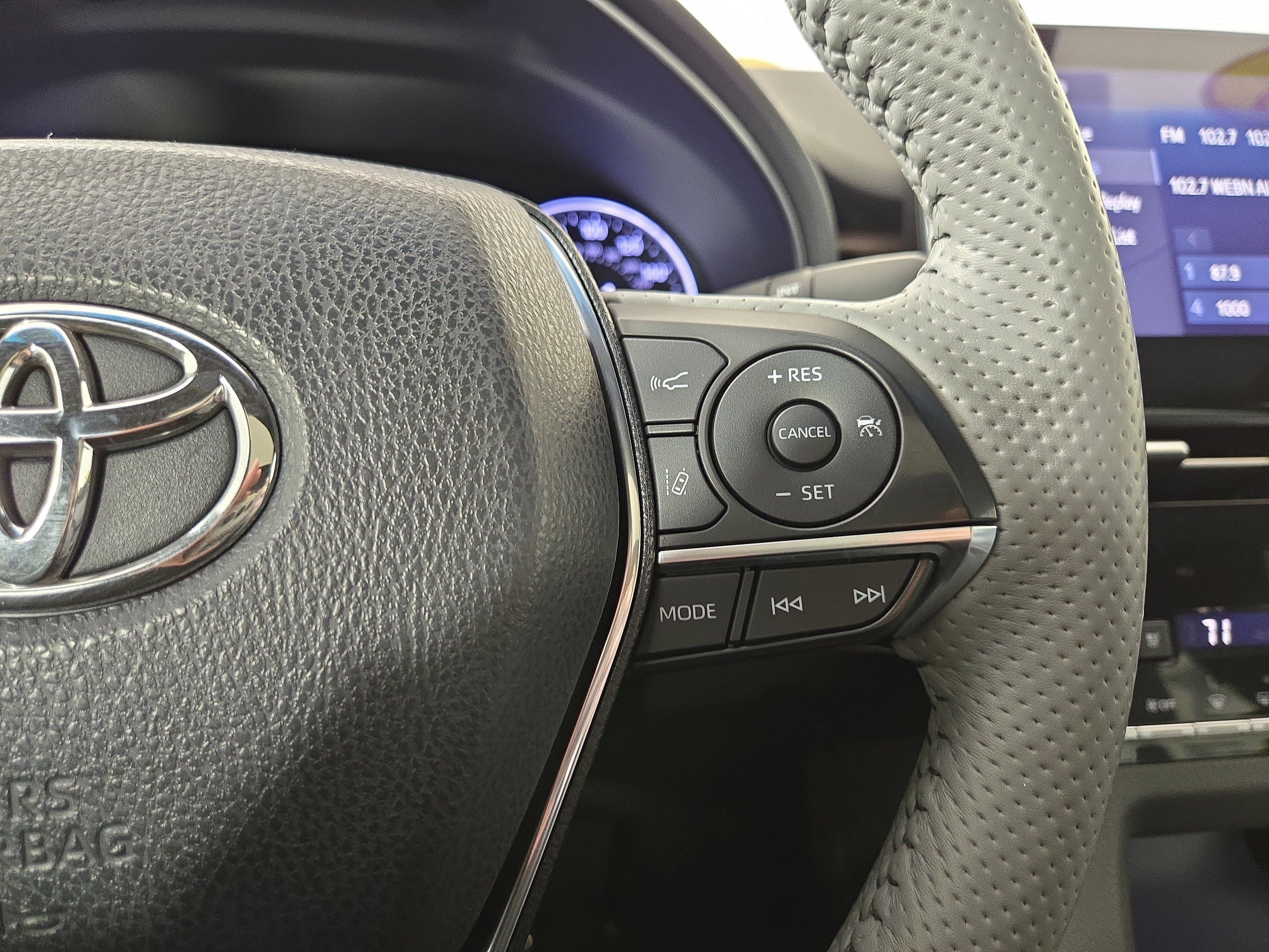 Used 2019 Toyota Avalon Limited image 16