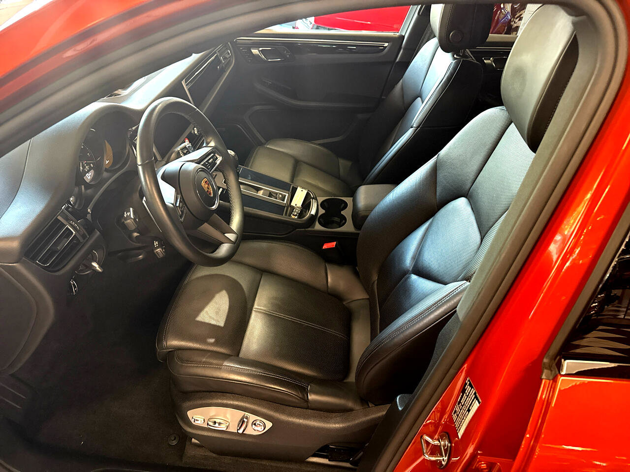 Used 2022 Porsche Macan Base image 12