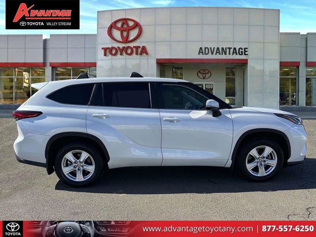 Used 2023 Toyota Highlander LE image 4
