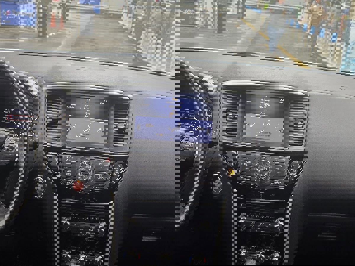 Used 2019 Nissan Pathfinder SV image 23