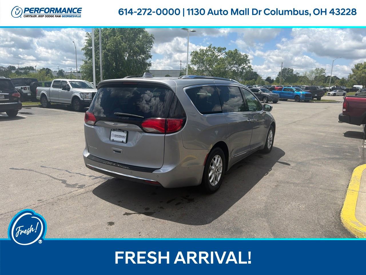 Used 2020 Chrysler Pacifica Touring-L w/ Advanced Safetytec Group FWD image 4