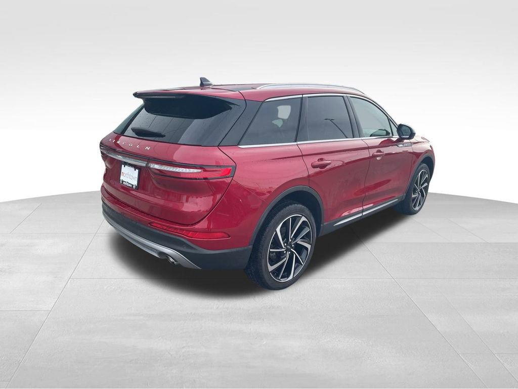 Used 2023 Lincoln Corsair Reserve w/ Rear Removable Package Tray image 8