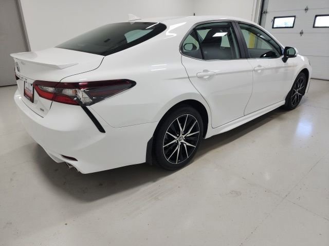 Used 2024 Toyota Camry SE FWD image 11
