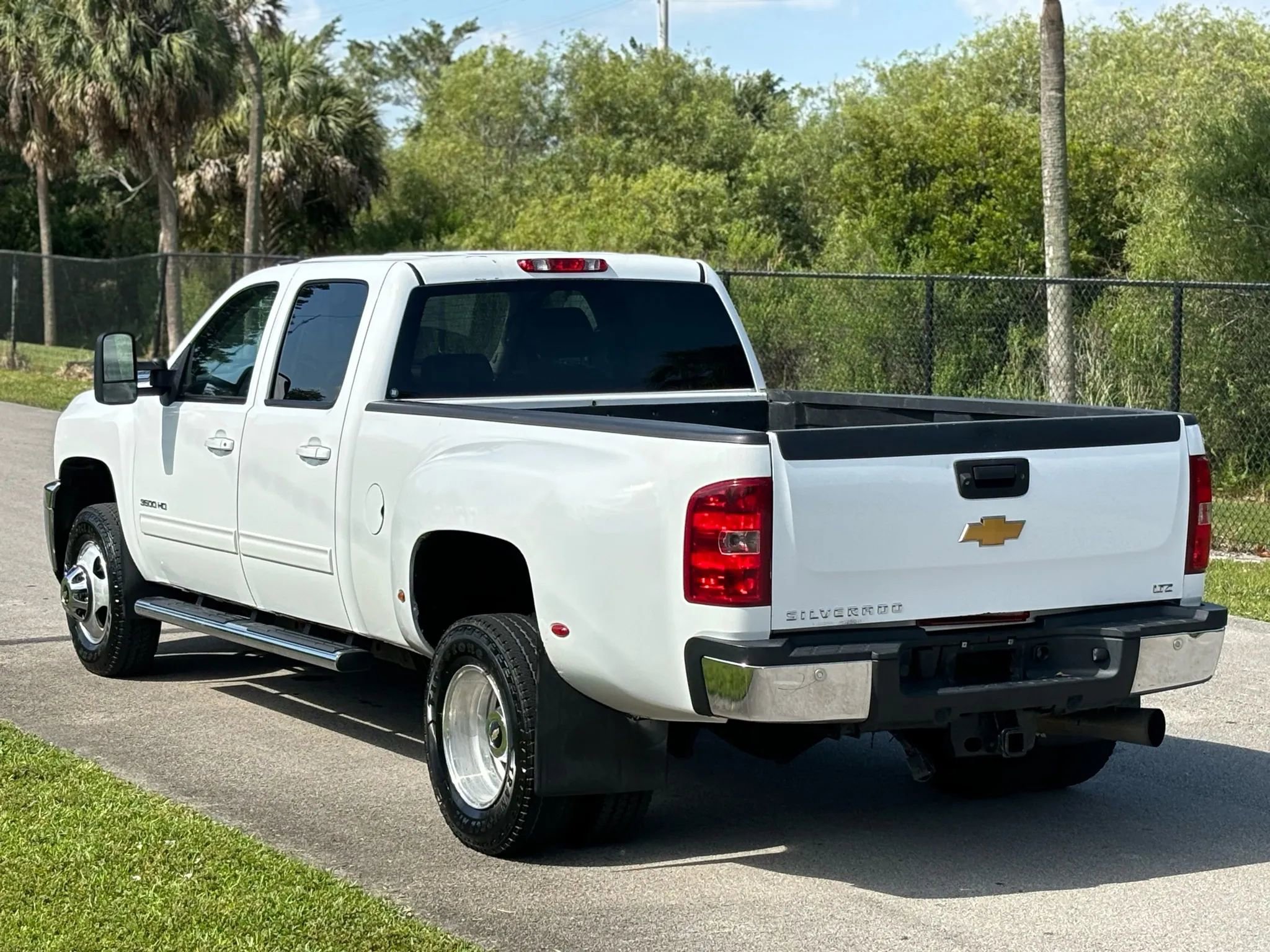 Used 2014 Chevrolet Silverado 3500 LTZ w/ LTZ Plus Package image 8