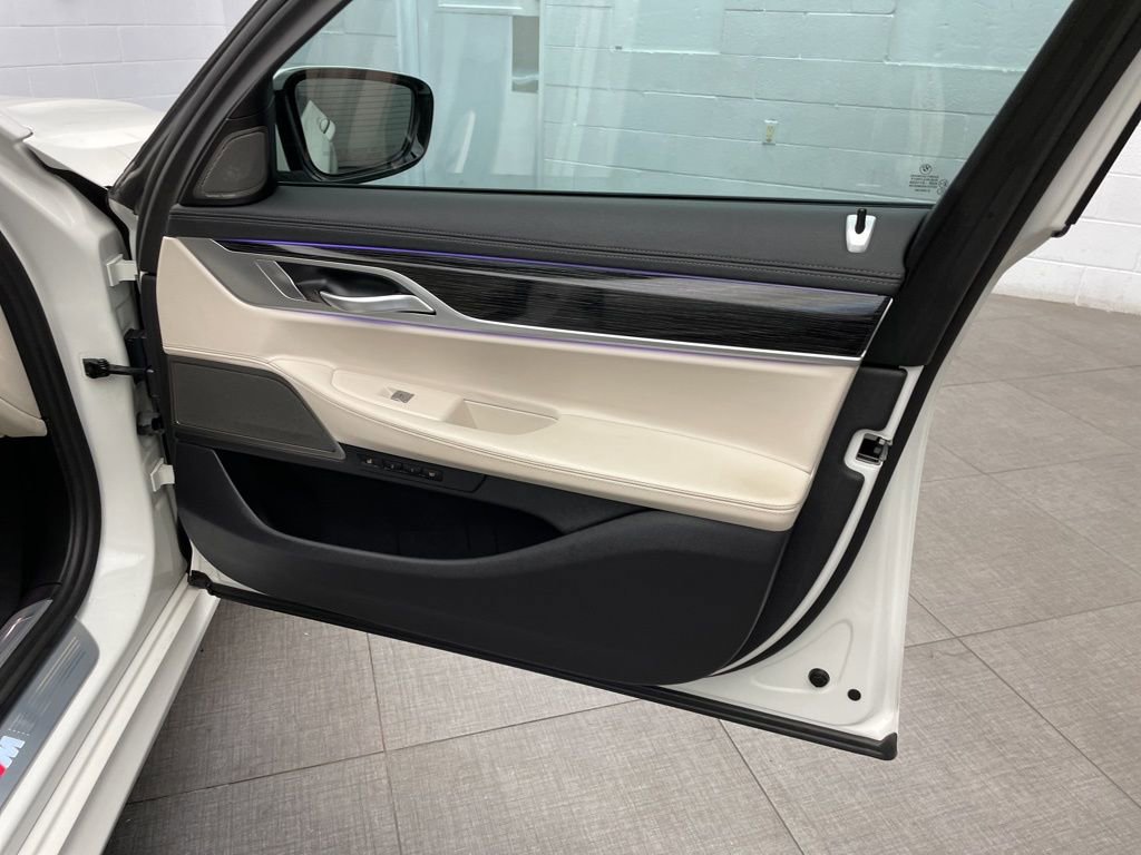 Used 2021 BMW 740i w/ M Sport Package RWD image 28