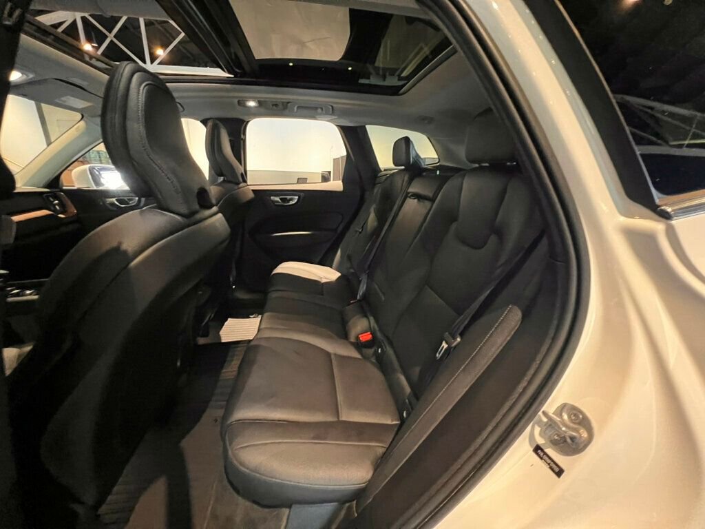 Used 2023 Volvo XC60 B5 Plus image 26
