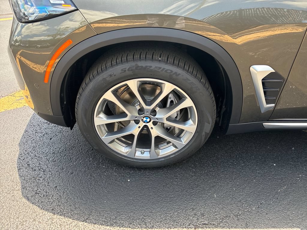 New 2026 BMW X5 xDrive40i w/ Premium Package AWD/4WD image 9
