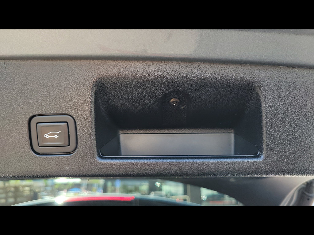 Used 2024 Chevrolet Equinox EV LT w/ LPO, Blackout Package FWD image 9